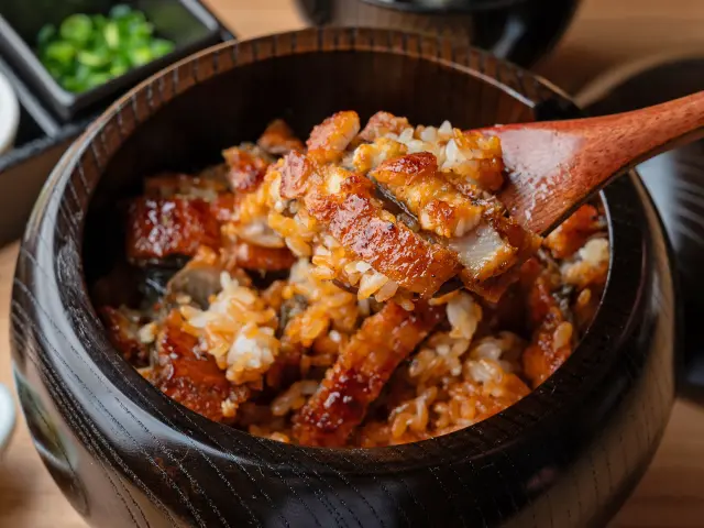 米飯本身的鮮甜更能襯托鰻魚風味