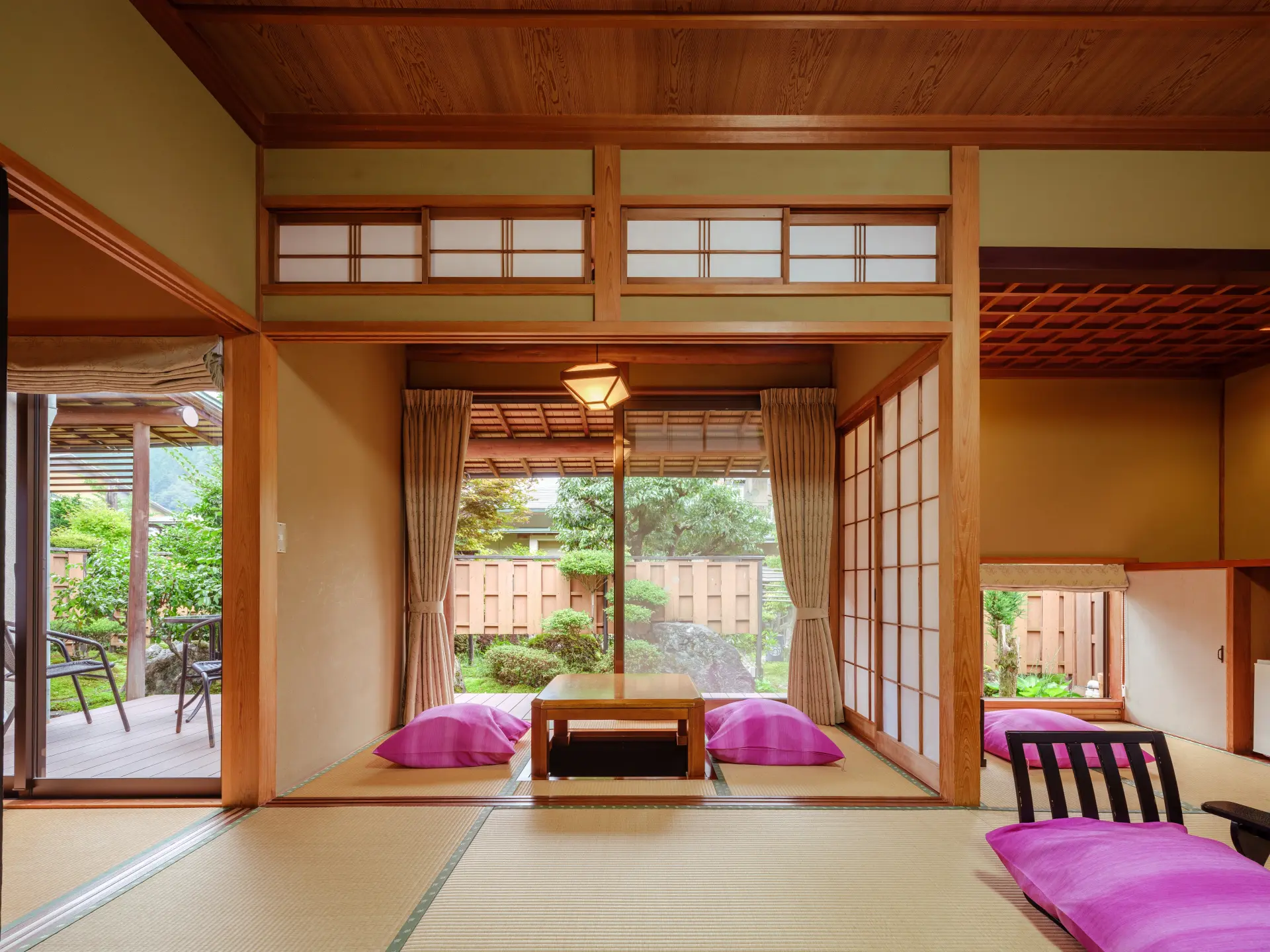 各部屋には狂言にちなんだ名前がつけられている