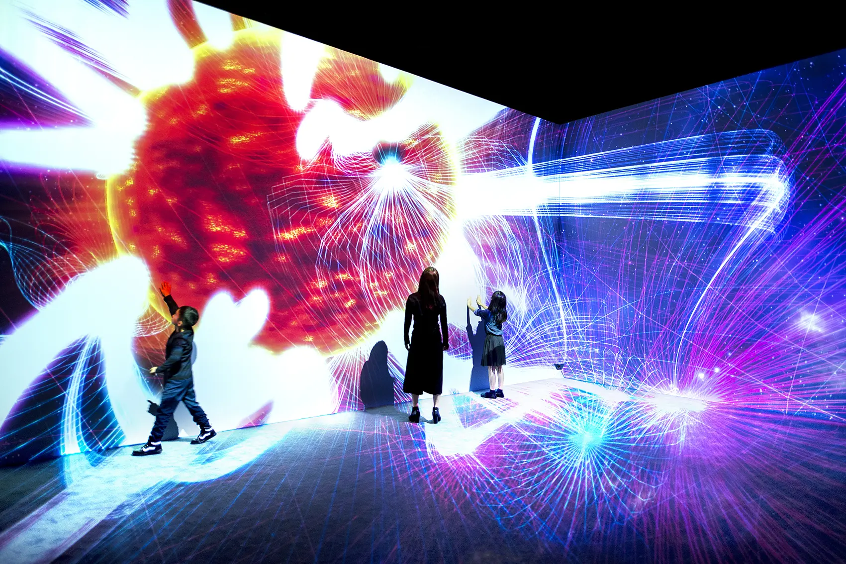 「みらいゾーン」にはチームラボによる体験型シアターが