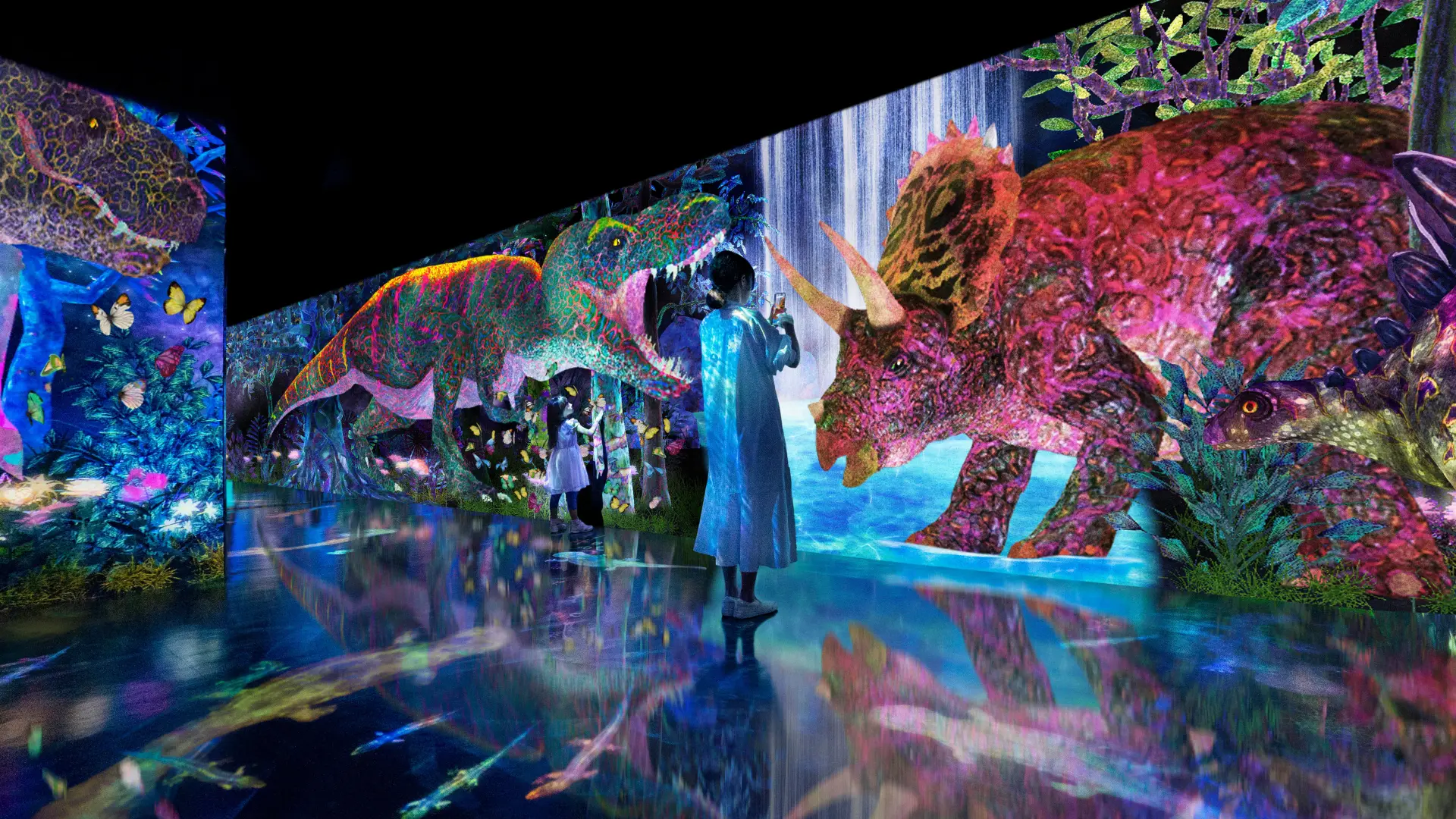 太古の動物を自らの身体で探索・捕獲・観察するインタレーション