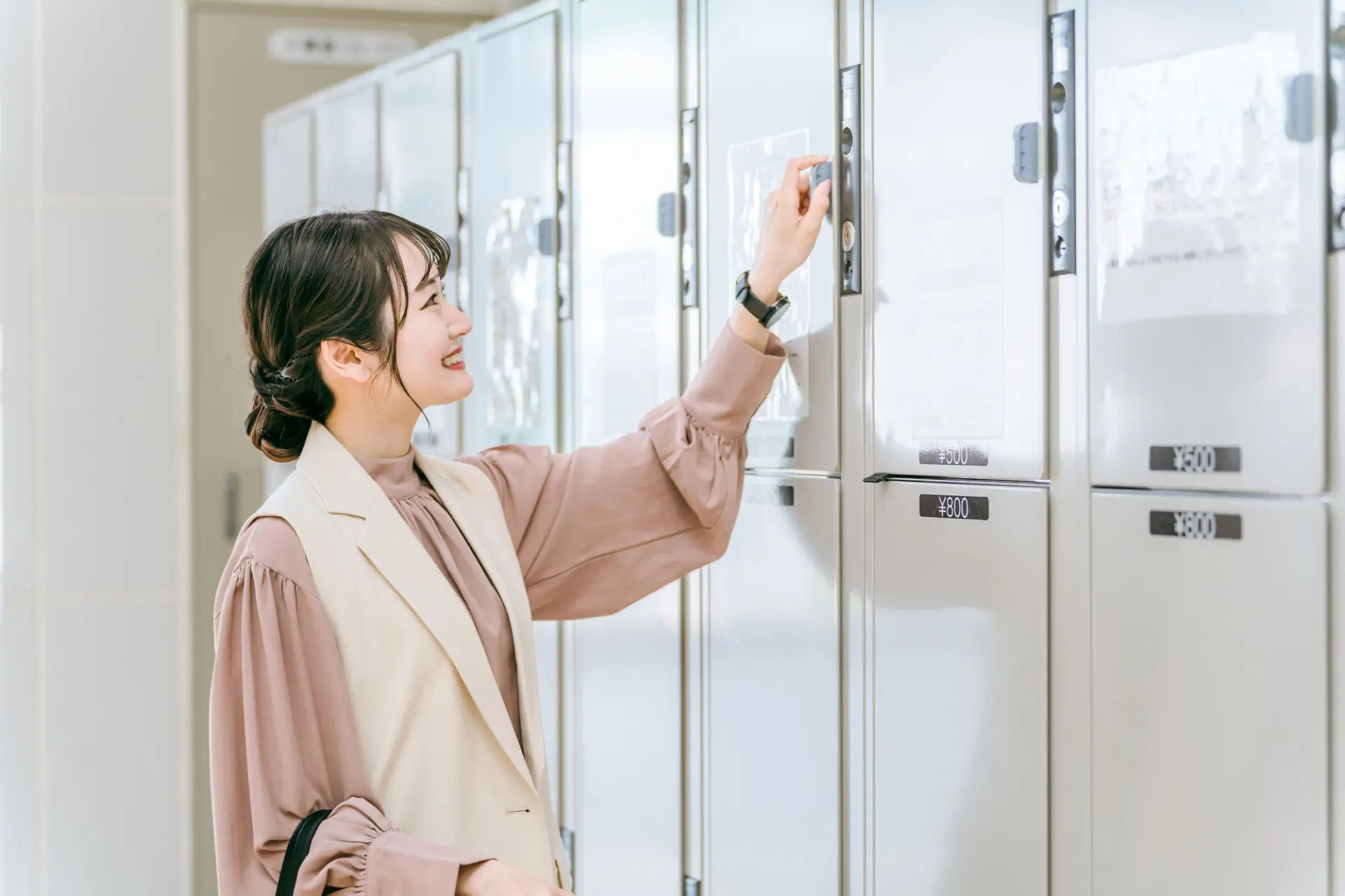 善用永旺梦乐城冲绳来客梦馆内的投币式置物柜吧(※照片为示意图)