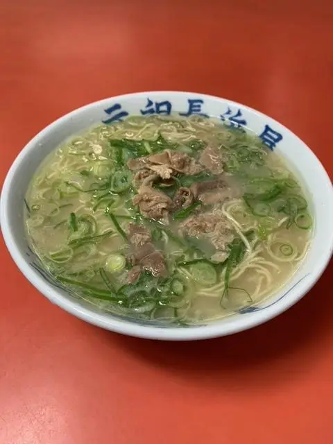 具材はネギと刻んだチャーシュだけと至ってシンプル