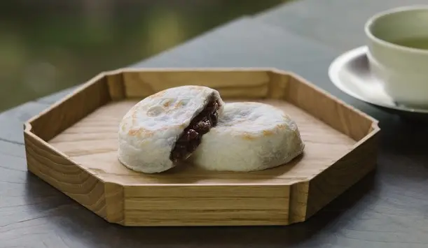 十勝産小豆の中でも高品質のものだけを厳選して使用している