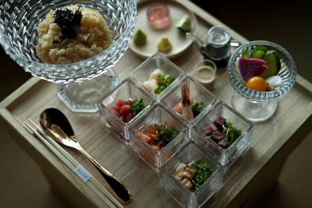 セットで楽しむ「金沢薬味海鮮丼」