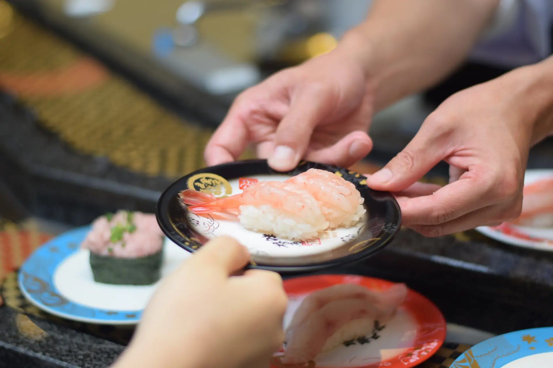 輕鬆品嚐以北陸海鮮製作，極致新鮮壽司的迴轉壽司店