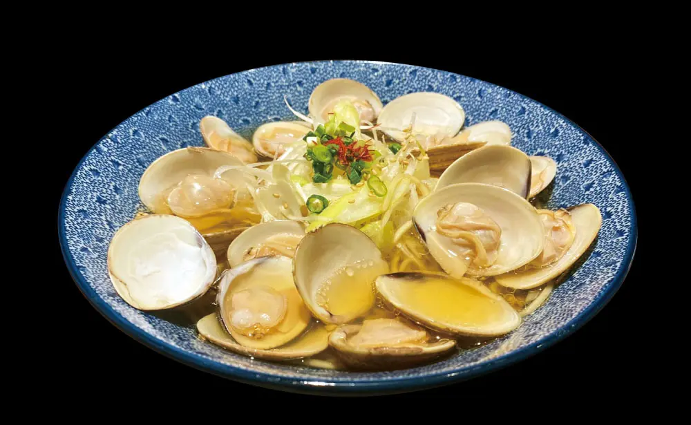 魚介の旨みと細麺が絡み合う「はまぐりラーメン」