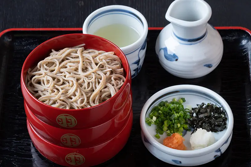 出雲地方独特の「割子」が使われている