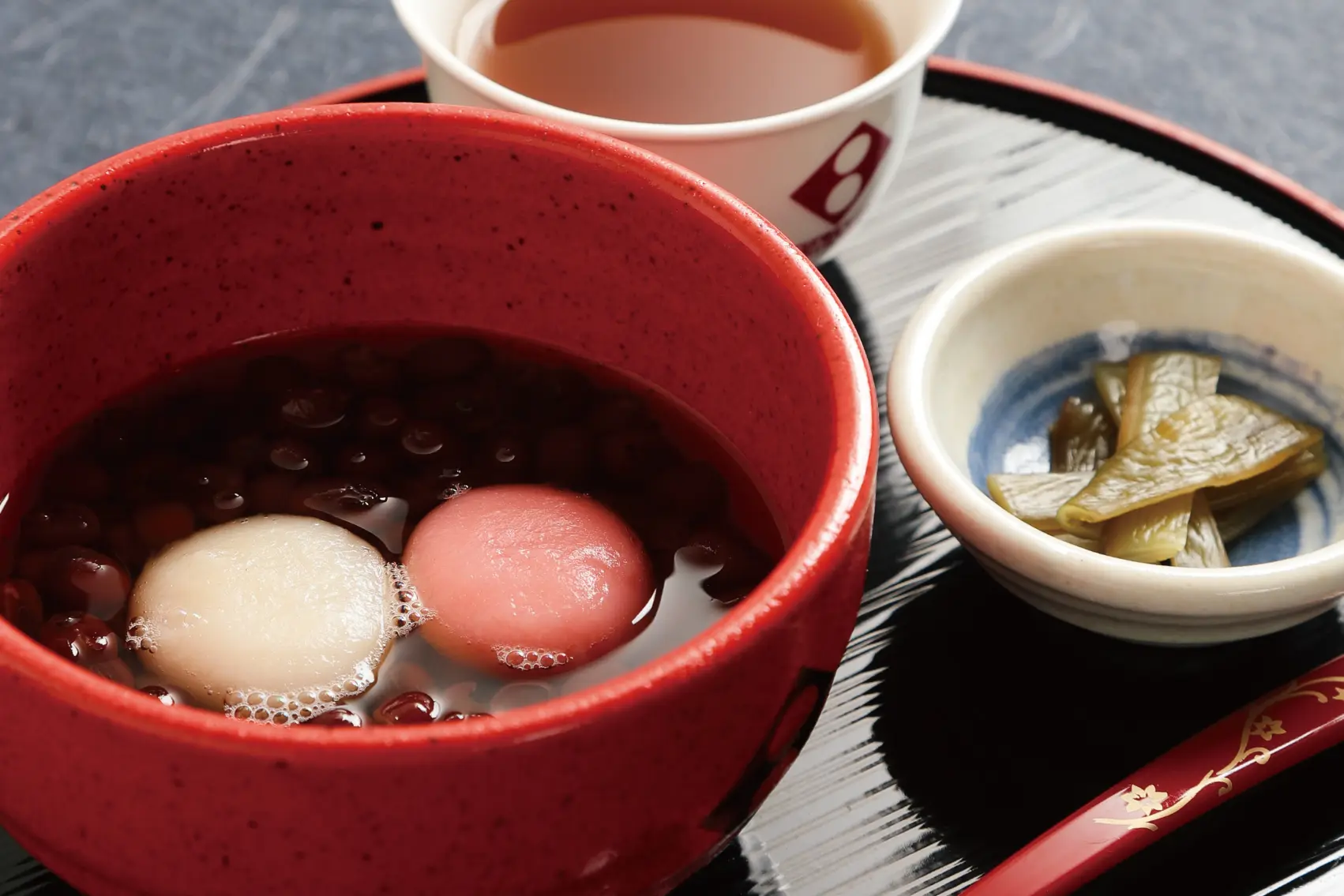 紅白の白玉が入った「出雲ぜんざい」