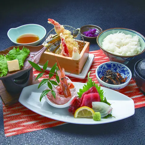 人気メニューのひとつであるランチの「日替わり御膳」