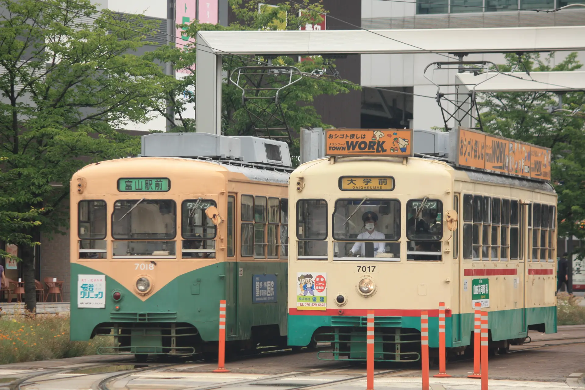 路面電車ファンでなくとも魅了されるフォトジェニックな風景もみられる