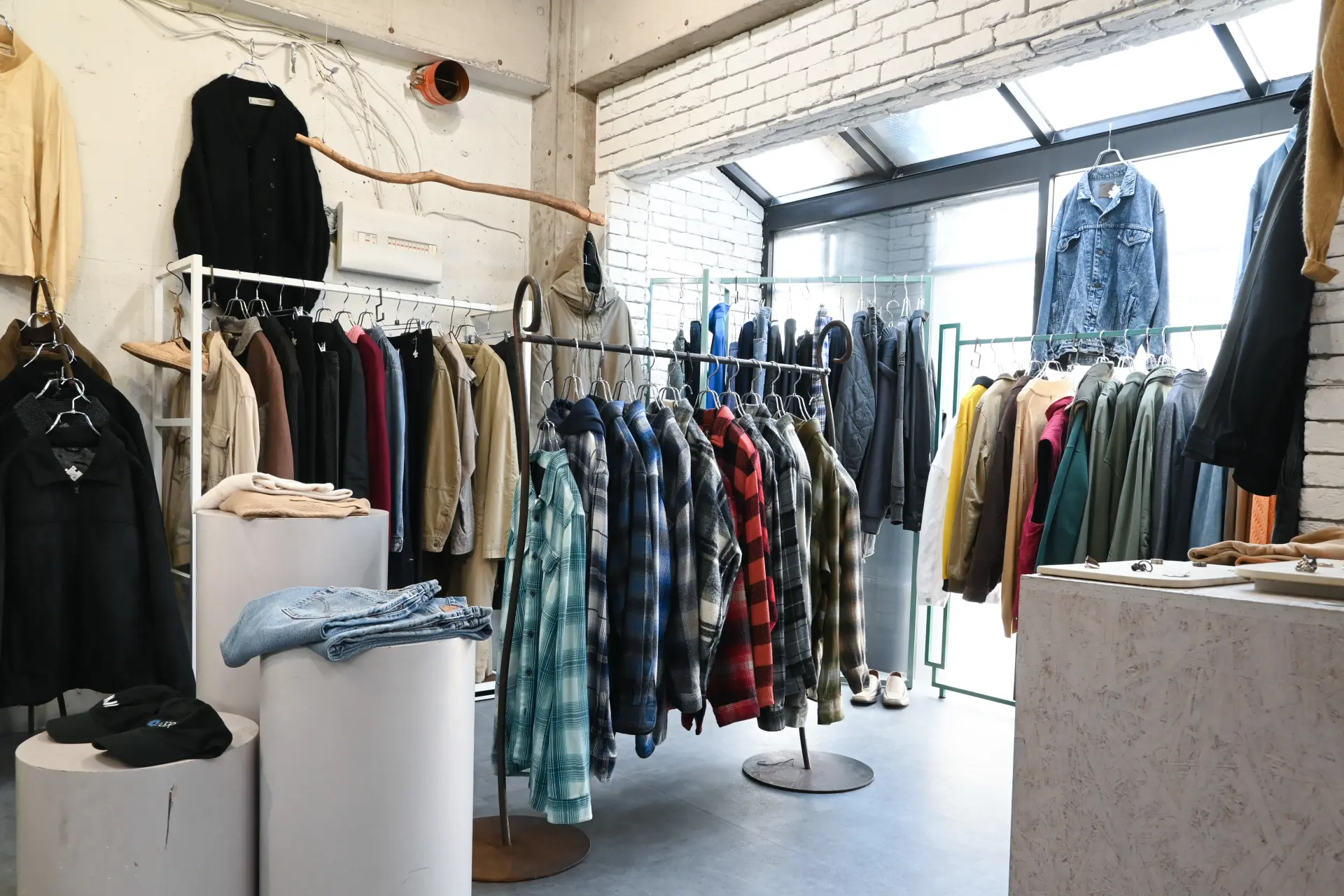 ユニセックスな洋服が多く、性別問わず楽しめる