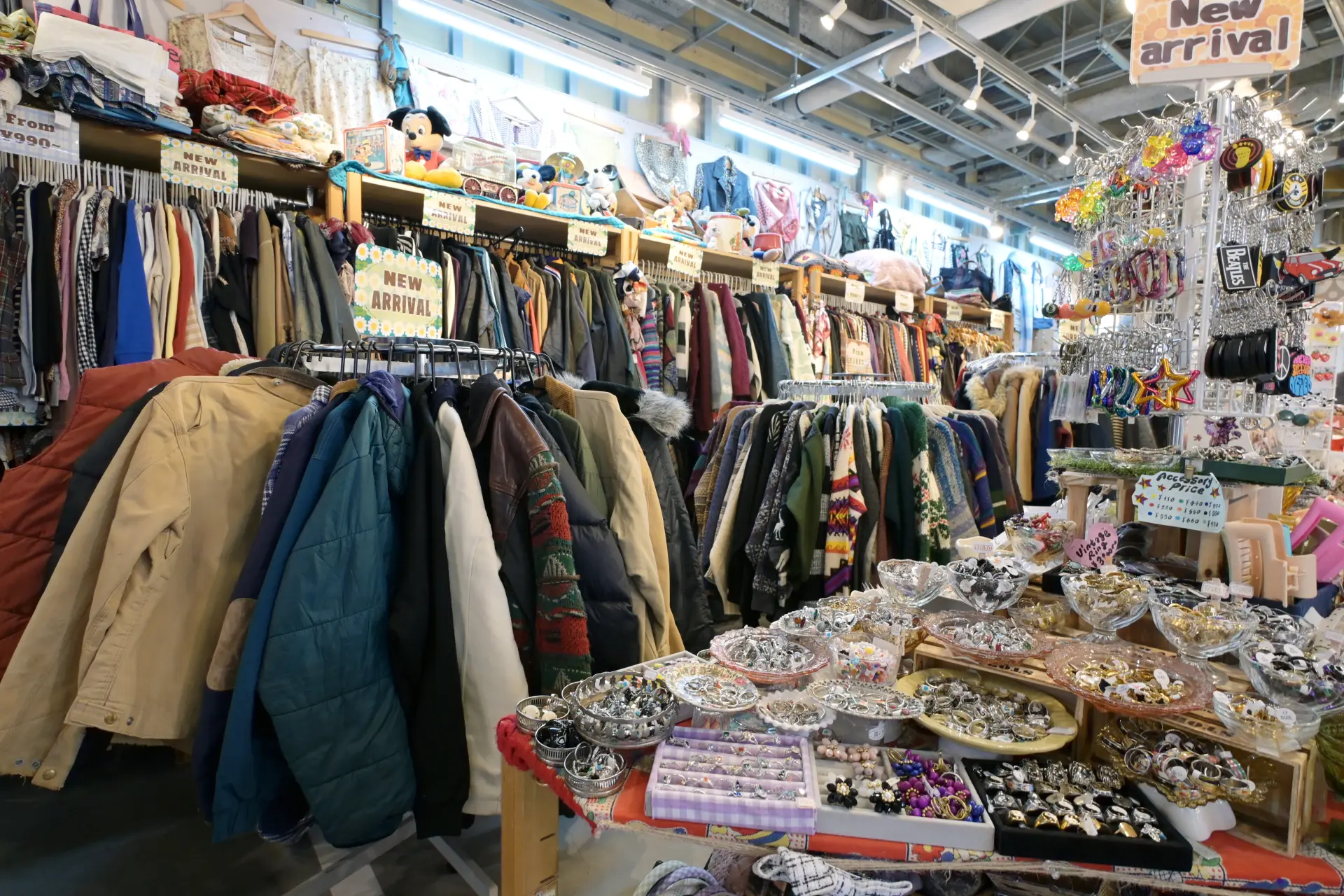 「3びきの子ねこ」は手頃なアクセサリーも豊富