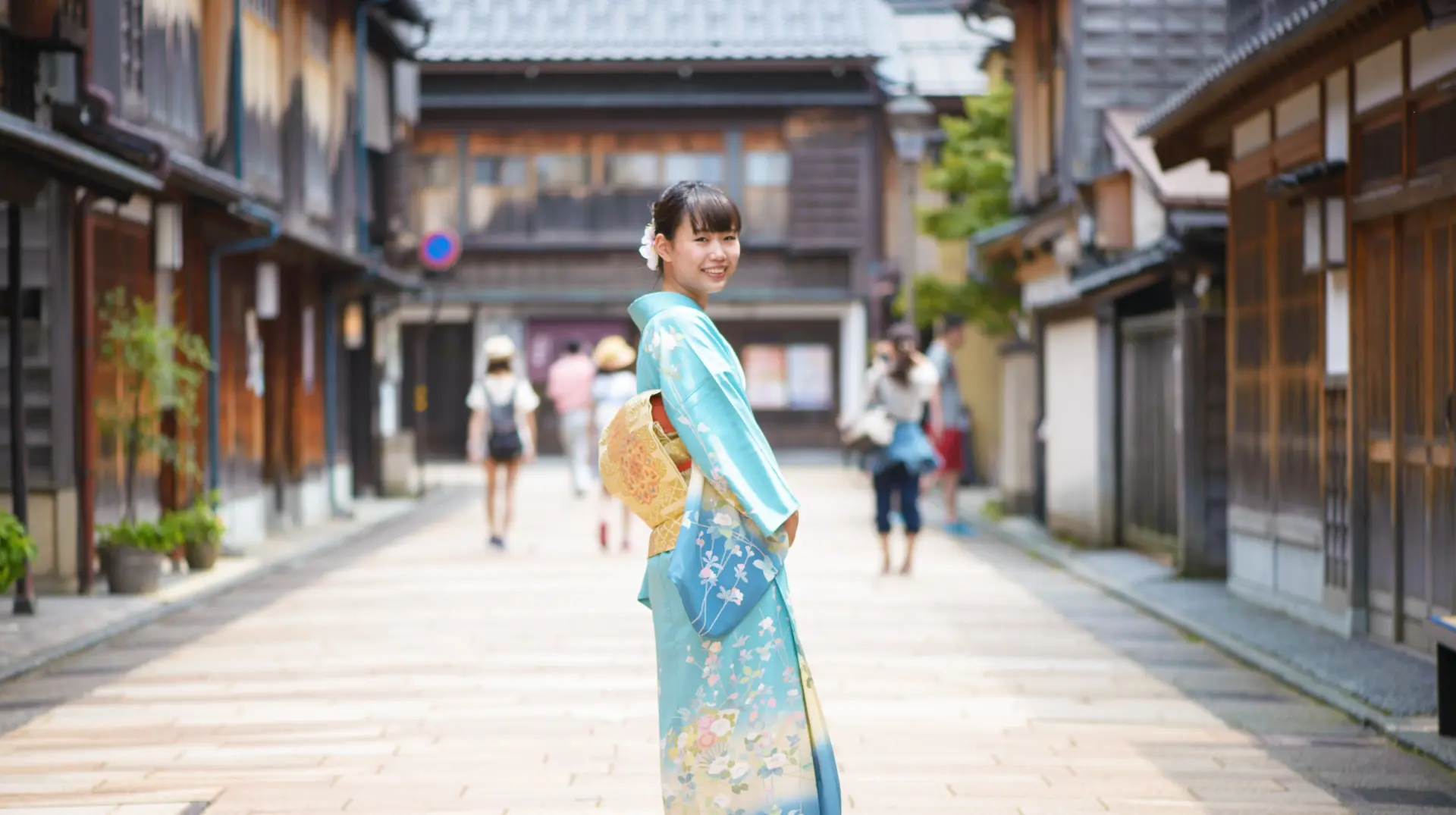 You can choose your favorite from 10 kimono options.