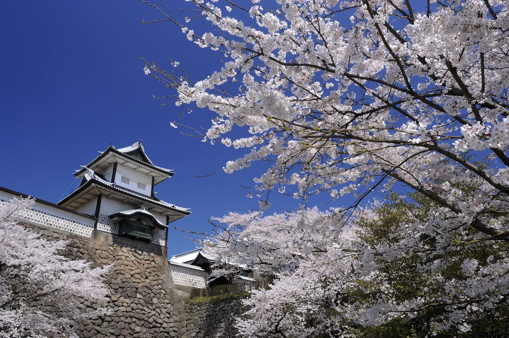 The Ishikawa-mon Gate in Kanazawa Castle Park was rebuilt in 1788.