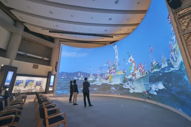 宗像の歴史を視覚的に学べる7 ✕ 18mの大型スクリーンで迫力ある映像を鑑賞