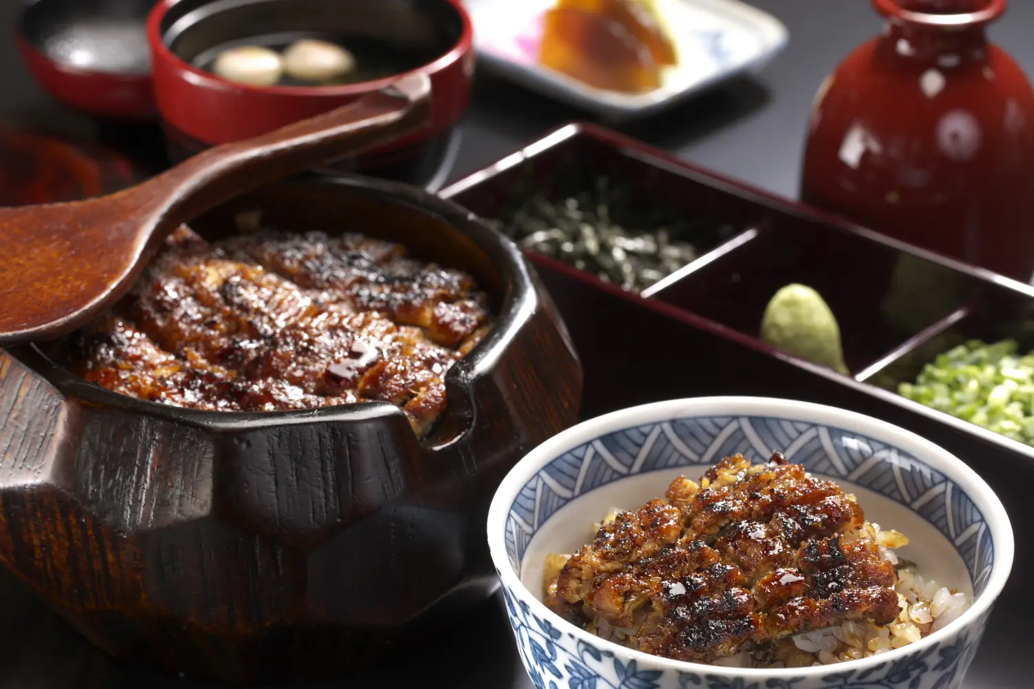 1杯目はそのまま、2杯目は薬味を添えて、3杯目はだしツユを加えて味わうのがおすすめ