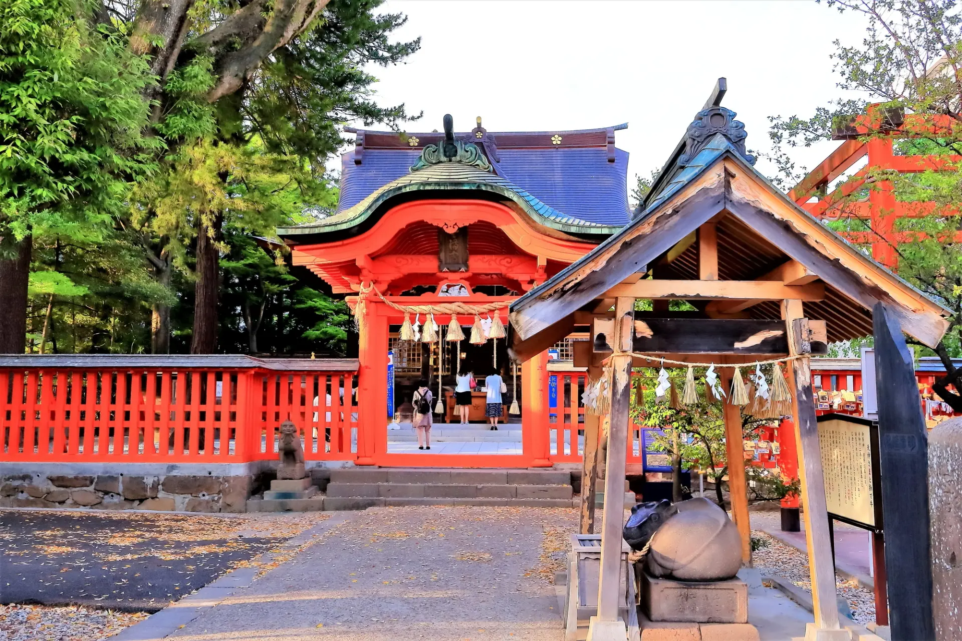 緑に包まれた榴岡天満宮で、静かなひと時を過ごせる