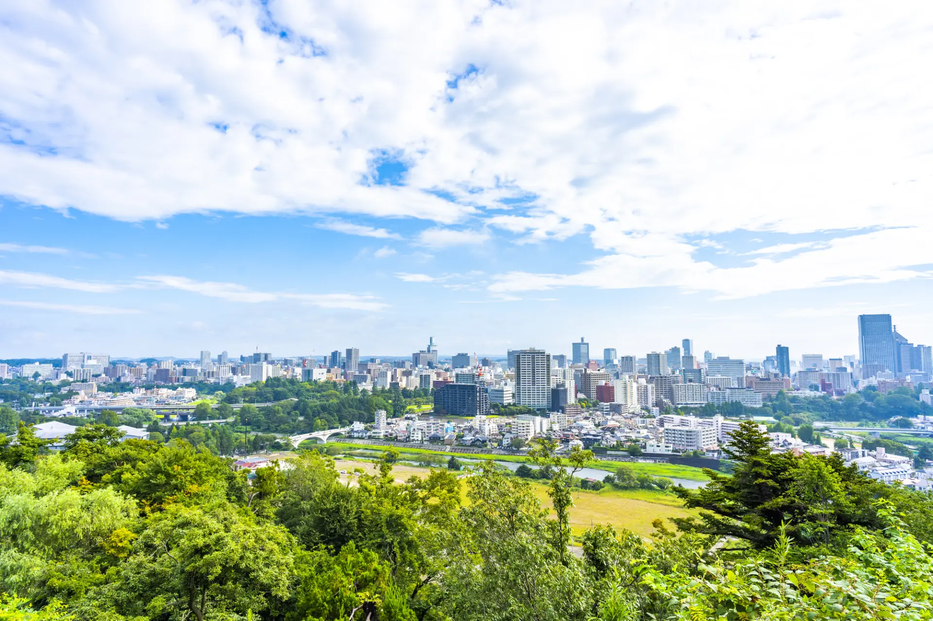 仙台城跡から広瀬川と市街地を望む眺望