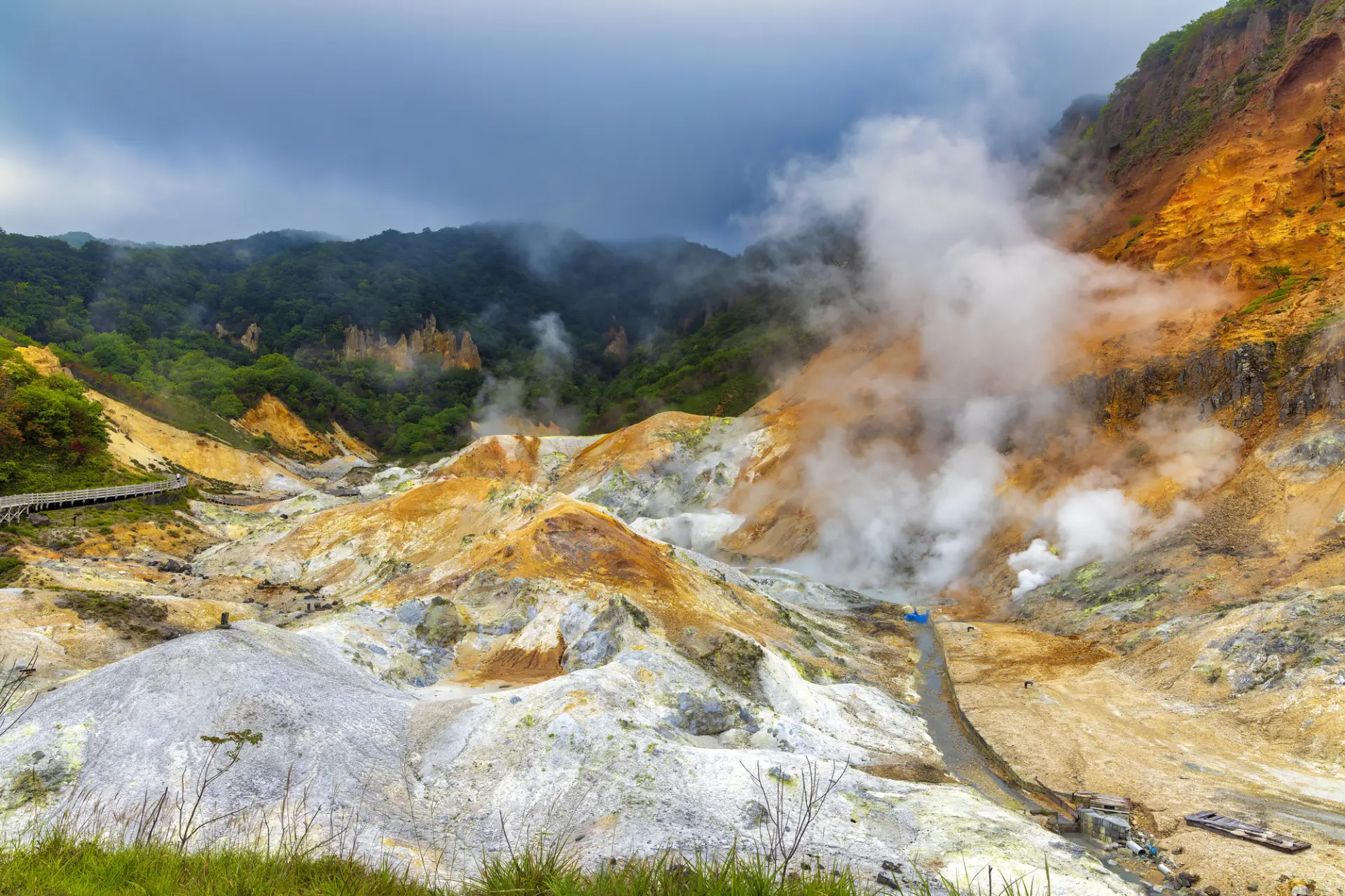 在登别也能欣赏温泉地特有的震撼景观