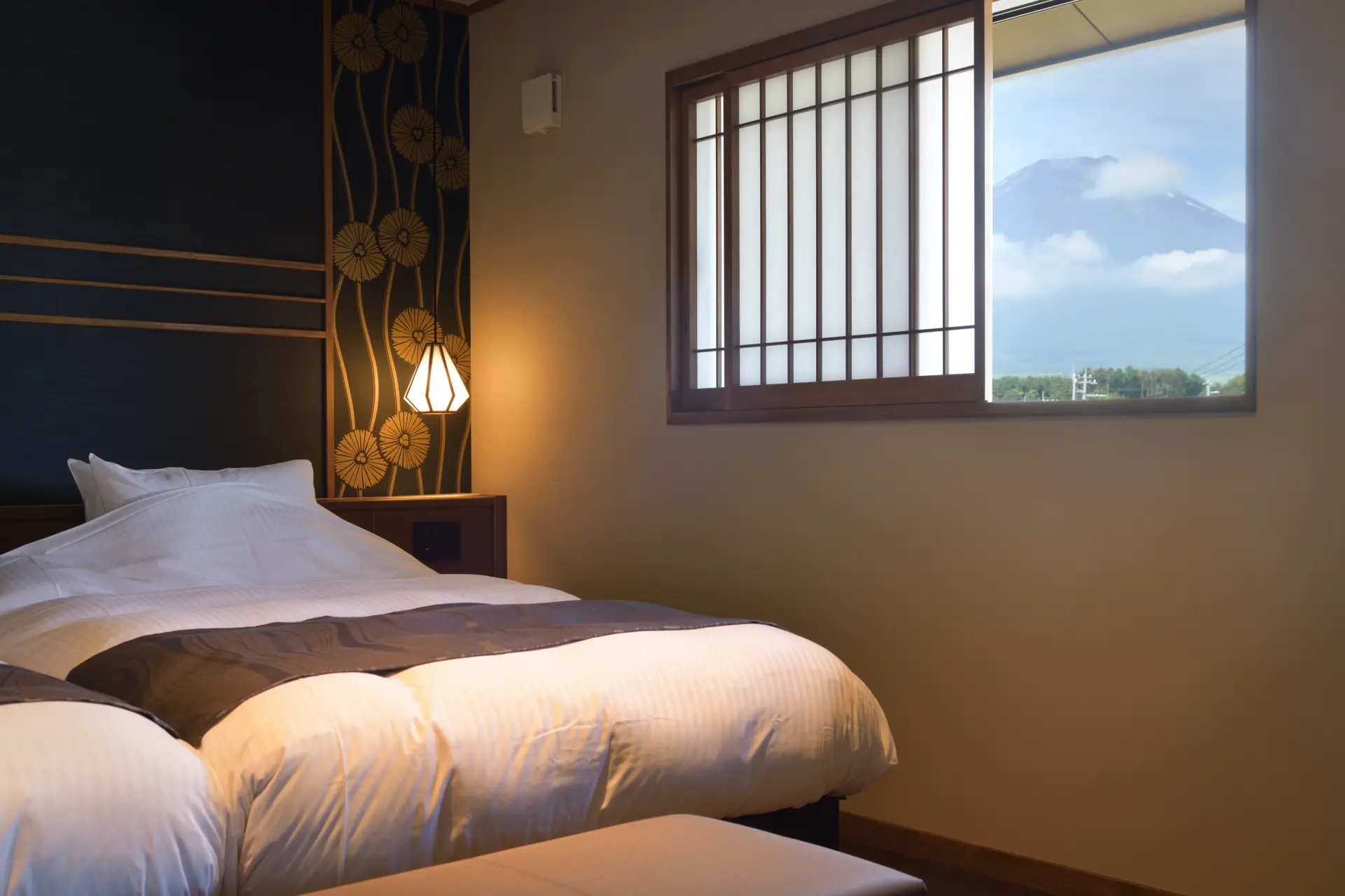 自然と静寂の中でゆっくり過ごせる温泉旅館