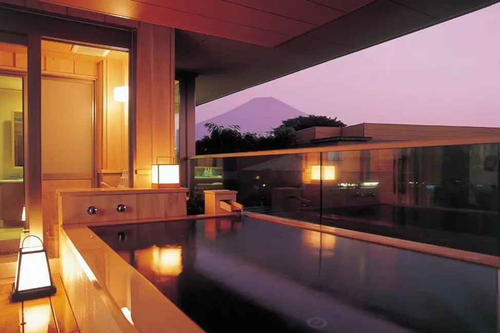プライベート空間で温泉と富士山を独り占めできる客室も魅力