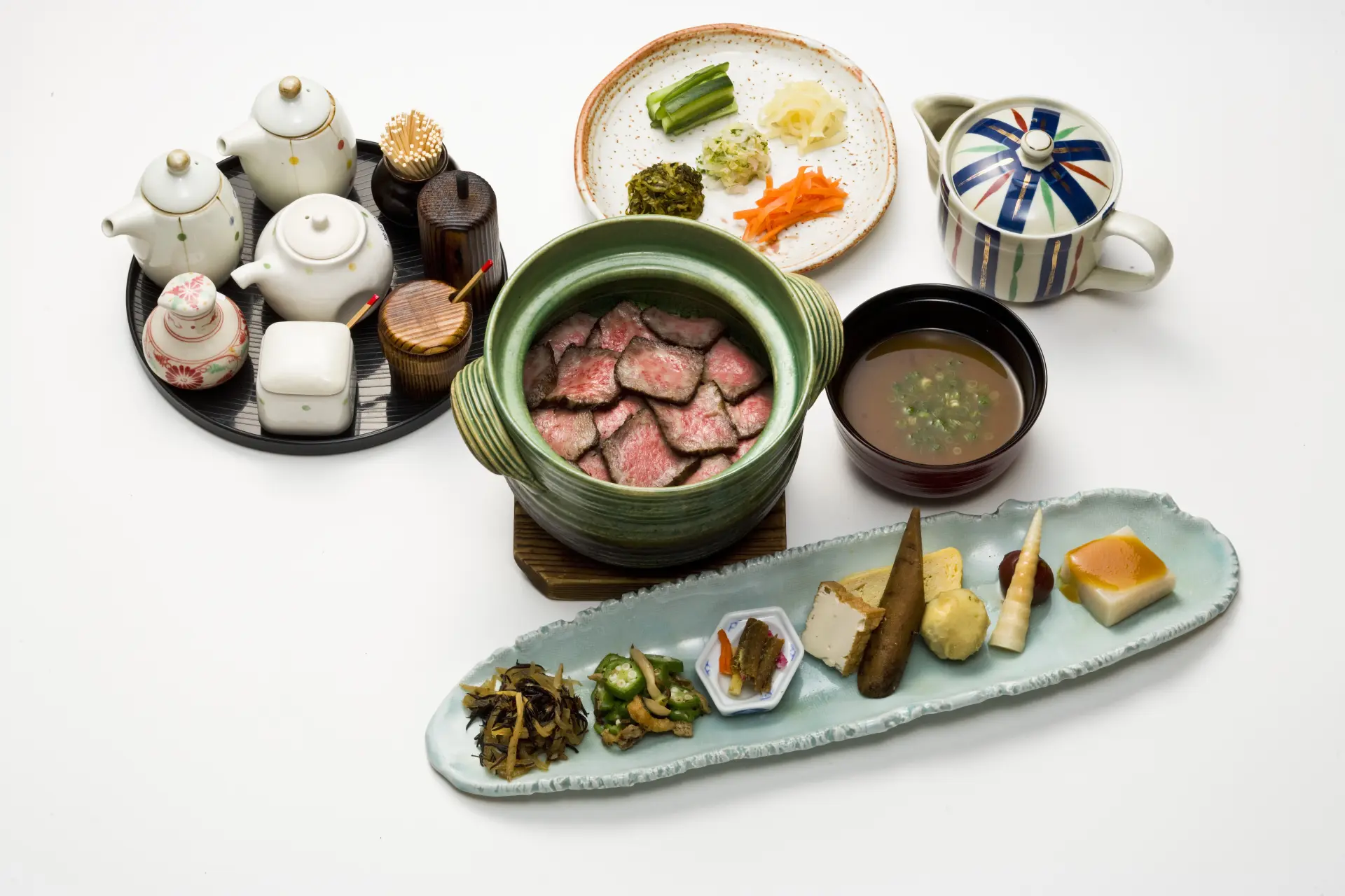 だしを注いで豊後牛が贅沢に乗った「豊後牛まぶし」