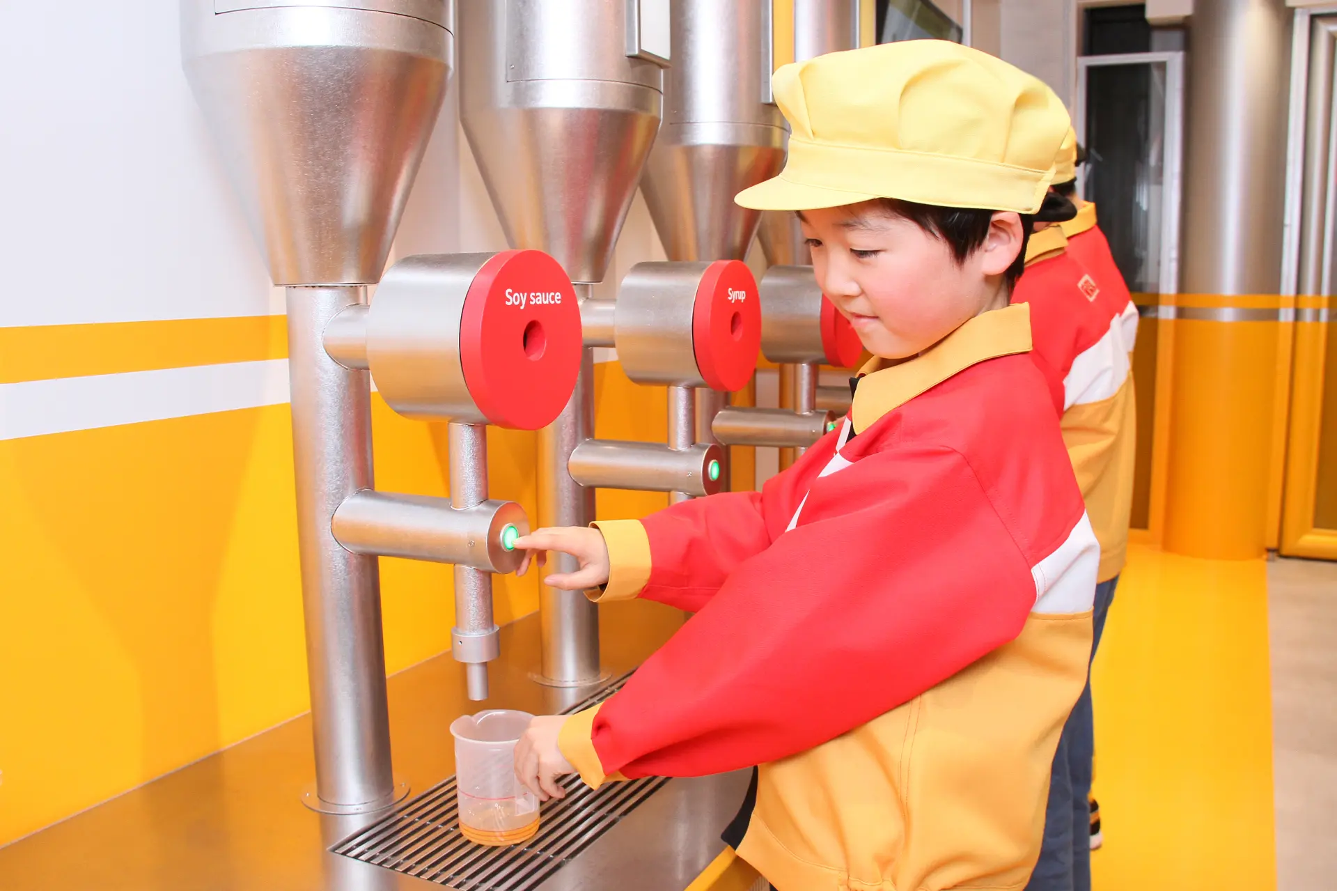 At the Ponzu Factory, kids can deepen their interest in food.