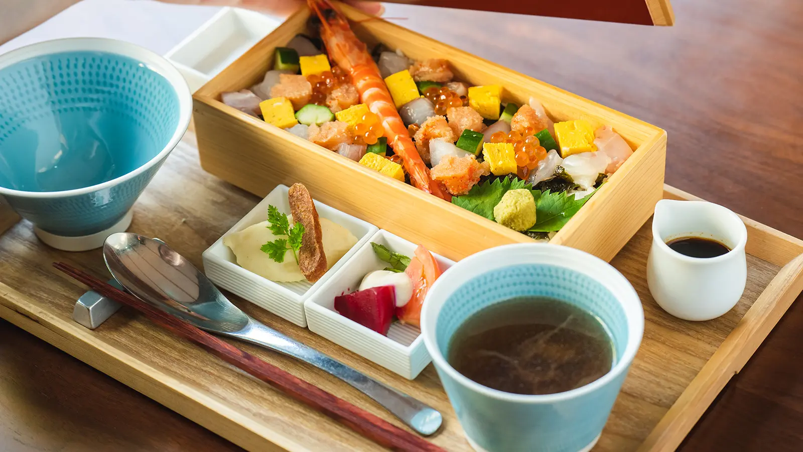 「できたてめんたい」と海鮮のお重