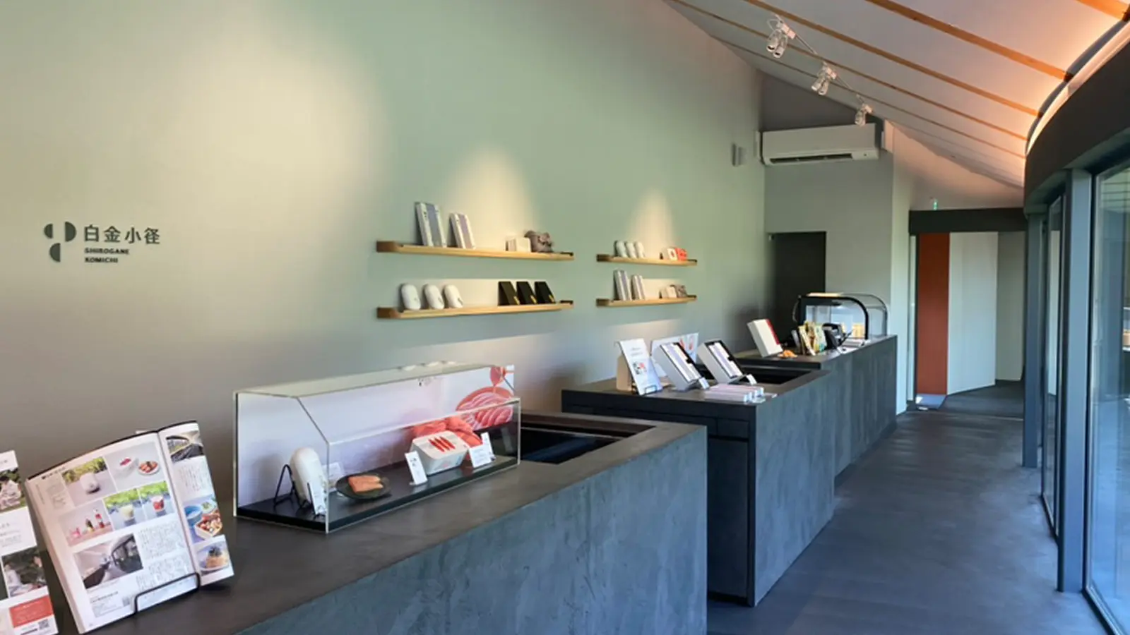 旅の思い出にぴったりな、福岡らしいお土産が揃う