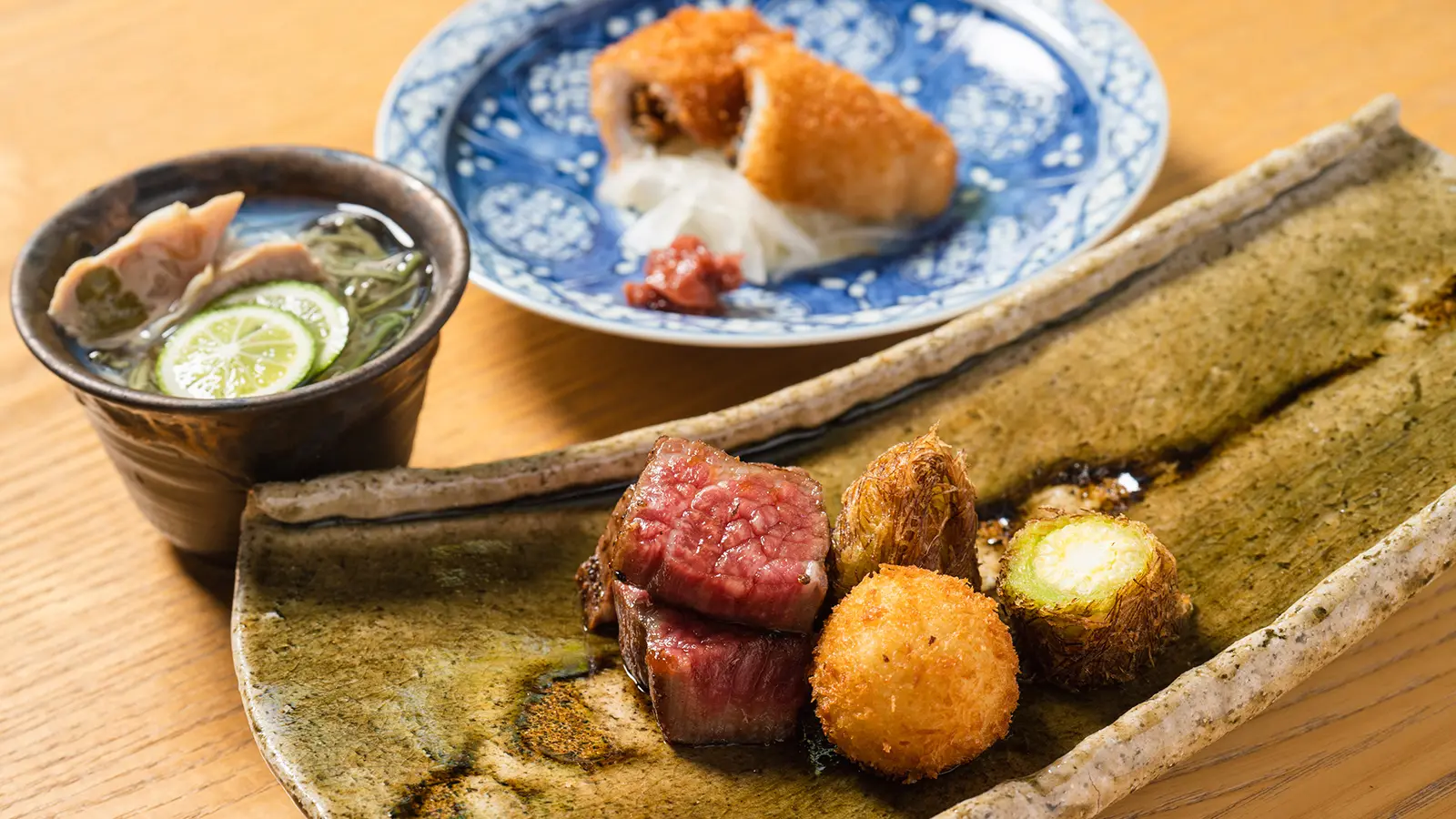 九州産の旬の食材を使用した料理が提供される