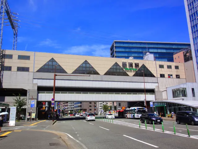 天神大牟田線・七隈線「薬院」駅前