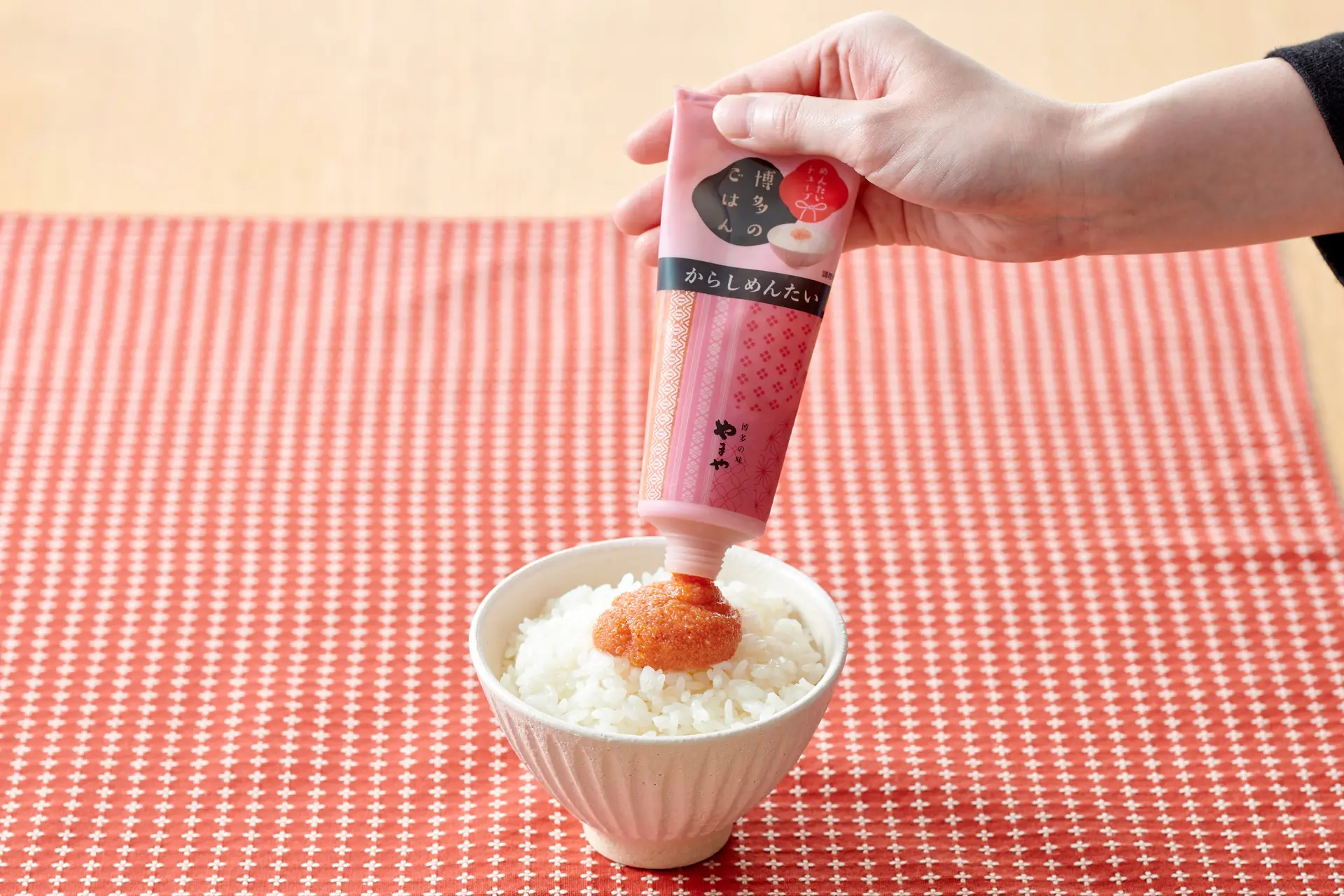 便利なチューブタイプの明太子。そのままご飯にのせるだけで美味