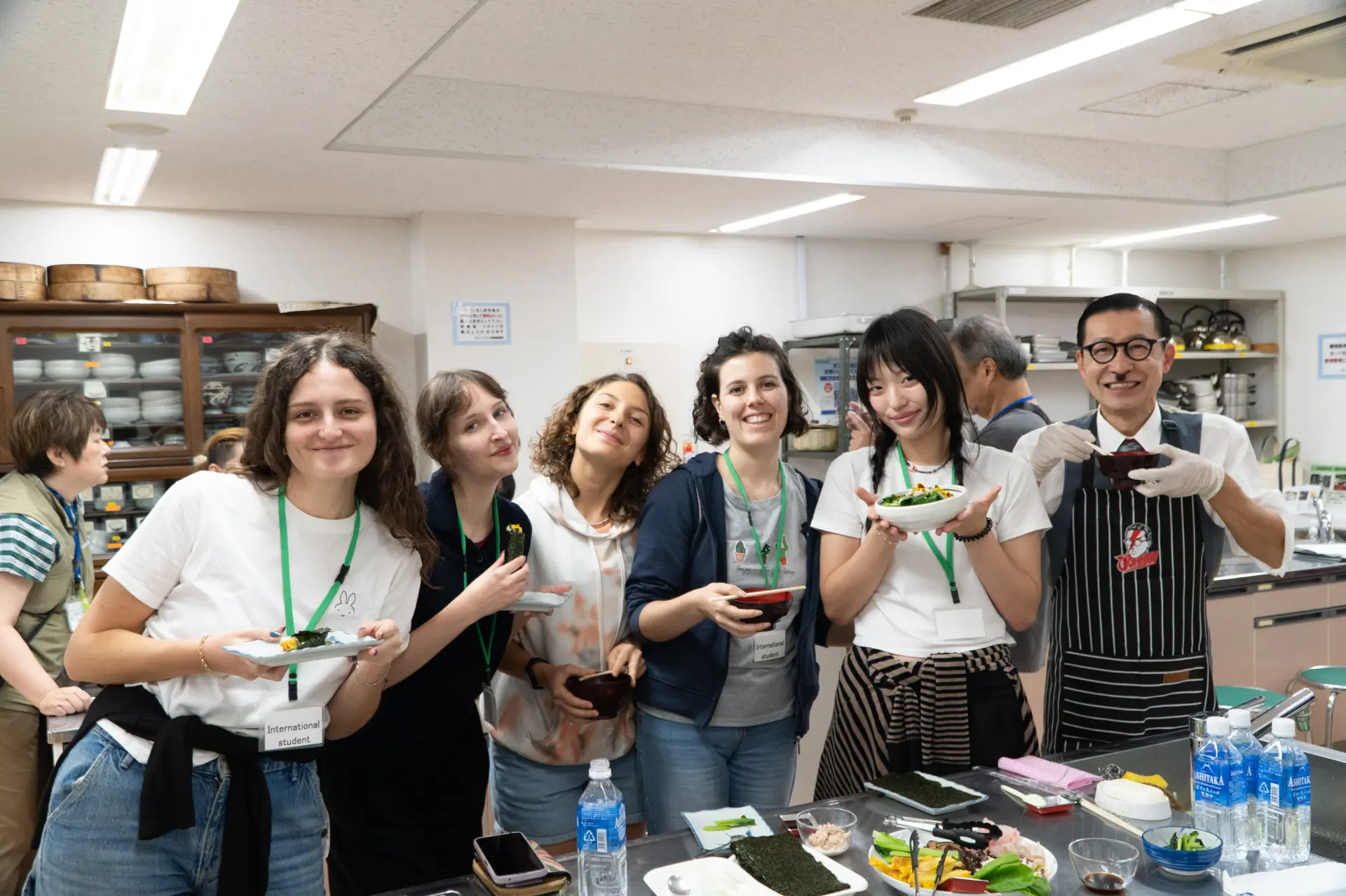 「小松菜非常新鮮又好吃」的笑容洋溢現場