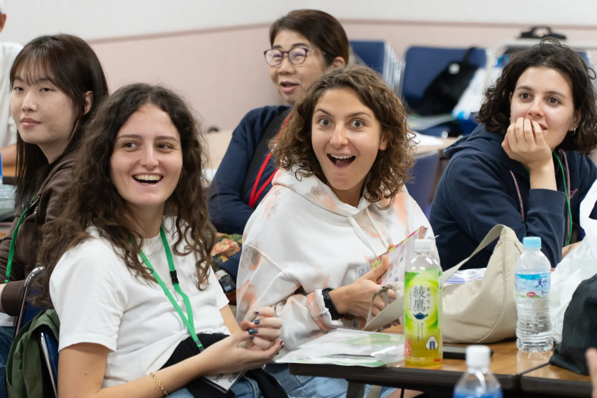 大家拿到小松菜與東京產食材後驚喜不已