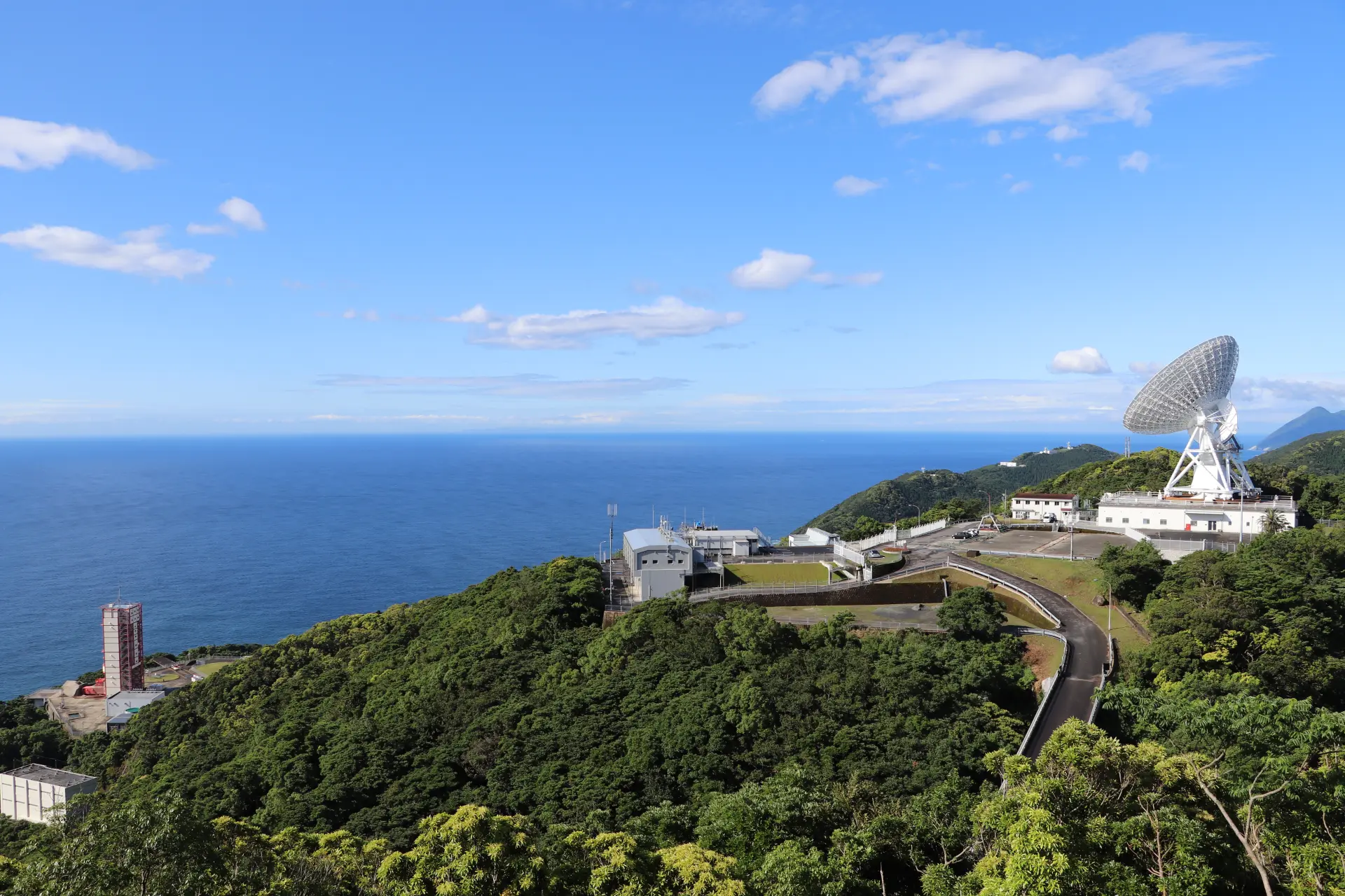 世界に類のない山の上にあるロケット打上げ施設