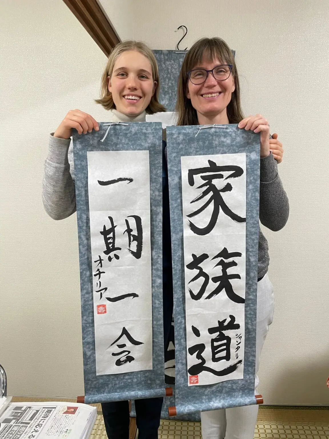 ミニ掛軸作品制作体験の様子