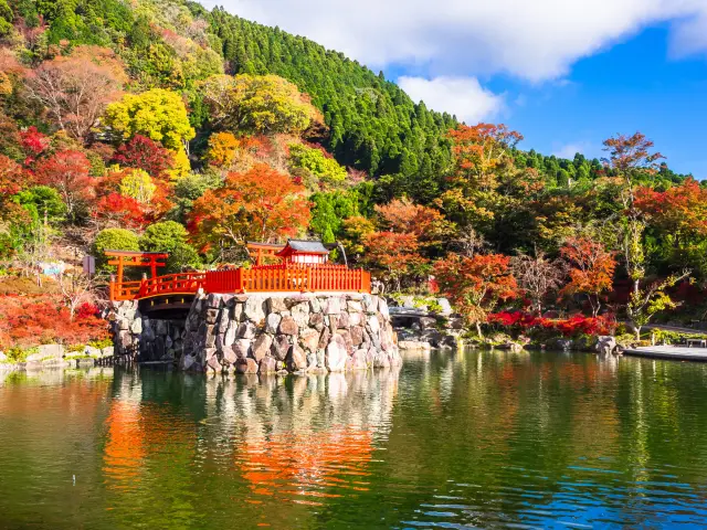 山間にたたずむ歴史ある勝ちダルマの寺、勝尾寺の観光ガイド