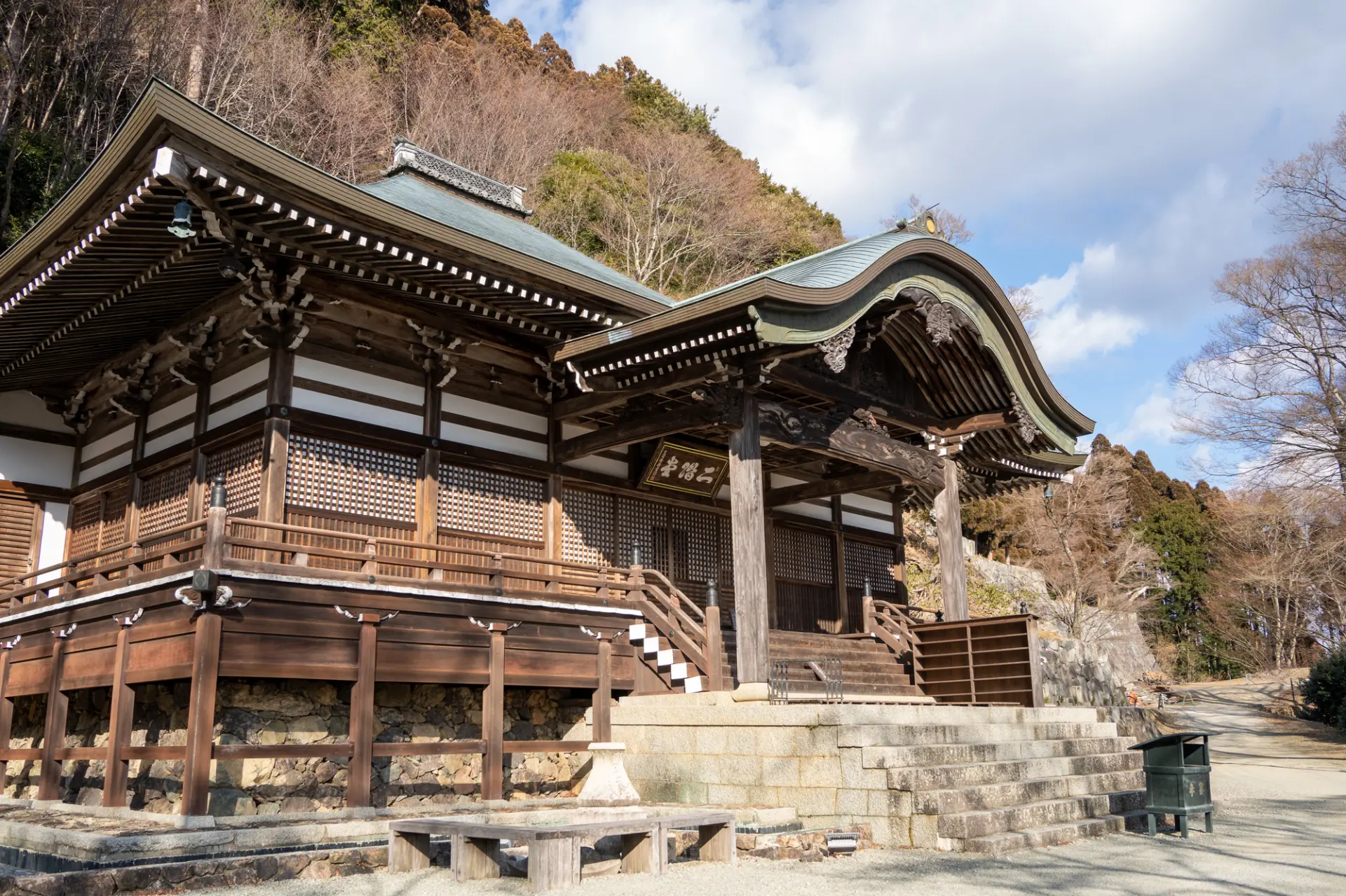 位於登上境內高處的終點位置，不妨在此稍作休息