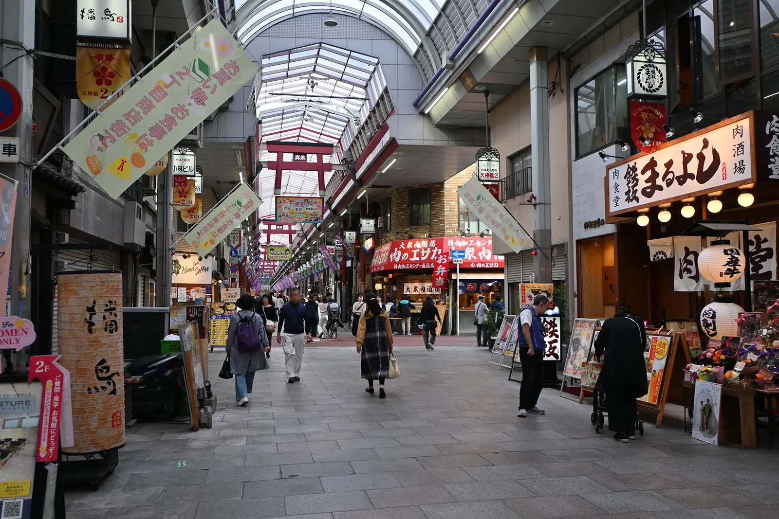 天神橋筋商店街は庶民の暮らしぶりを見られる商店街