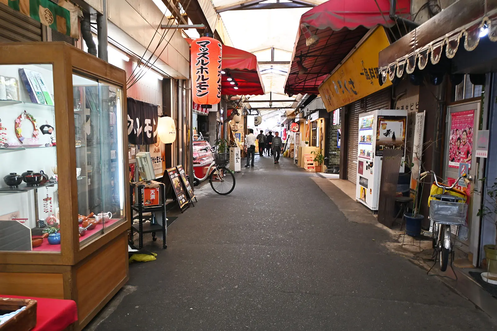 天神橋筋商店街から1本裏に入った路地も歩いてみよう