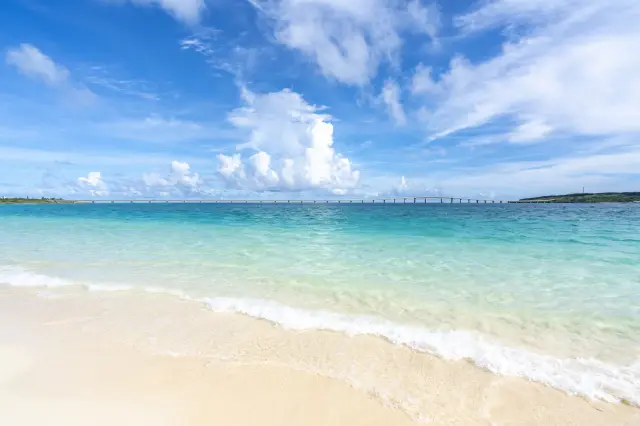 沖縄でも群を抜いて美しい海が最大の魅力