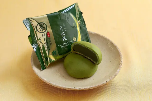Iyemon Tsukigesho is made with matcha from the renowned Japanese tea brand Iyemon, with a perfect balance of sweetness and gentle bitterness.