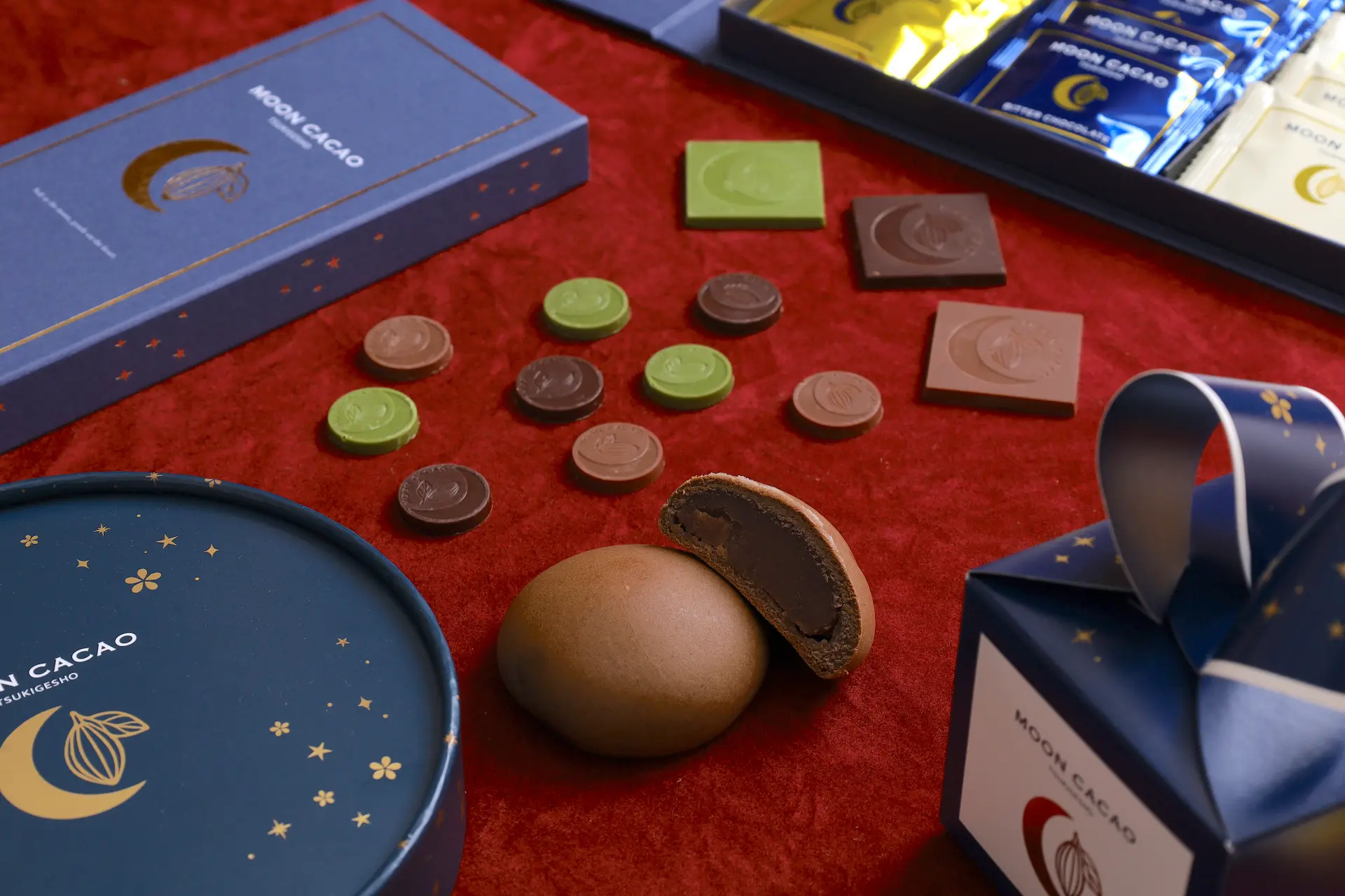 味わいはさることながら、ネイビーカラーにゴールドをあしらったパッケージデザインにもこだわっている