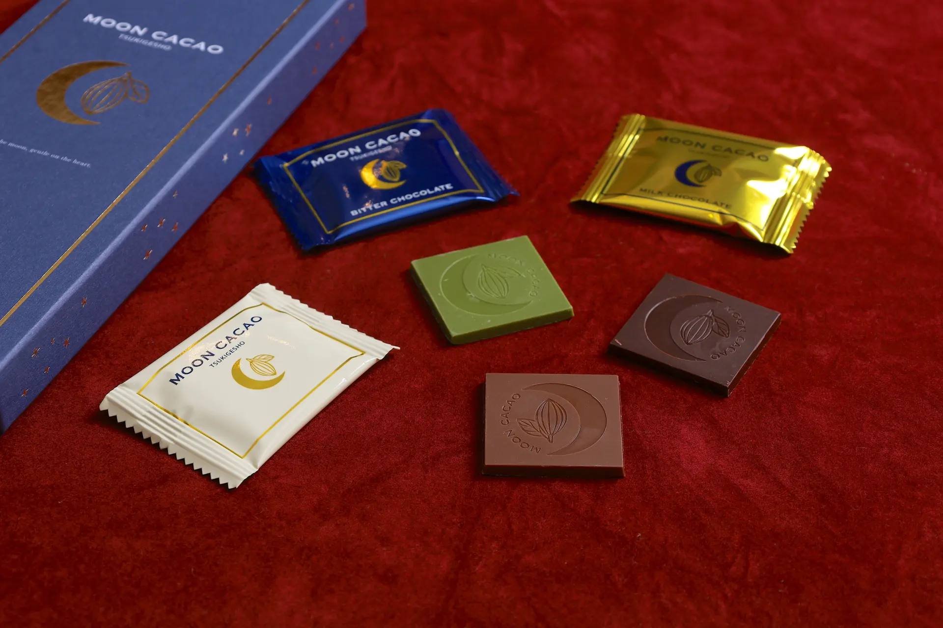 「MOON CACAO carré（カレ）」。上品なくちどけと香りの余韻を心ゆくまでどうぞ