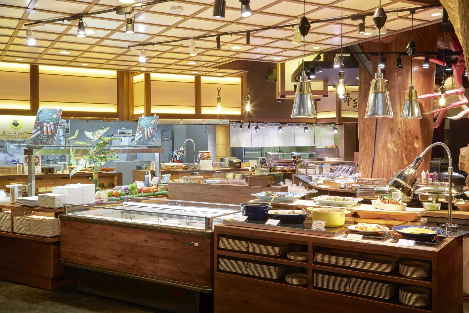 馆内的自助餐厅「SENNAGI（せんなぎ）」