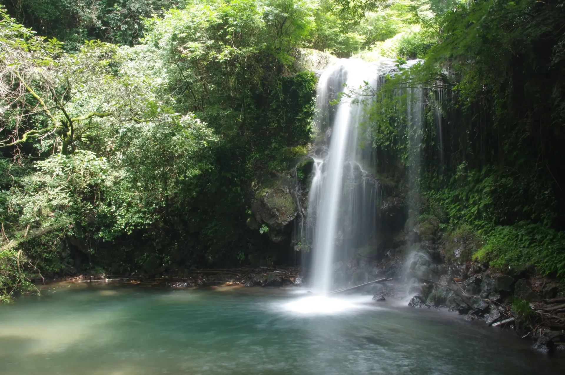 位于南岛原山间的「鲇归瀑布」