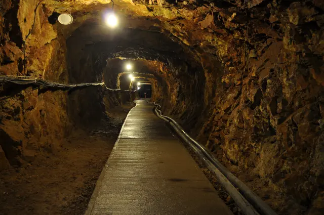 Approx. 400 km of gold veins—explore Japan’s largest gold and silver mine industrial heritage