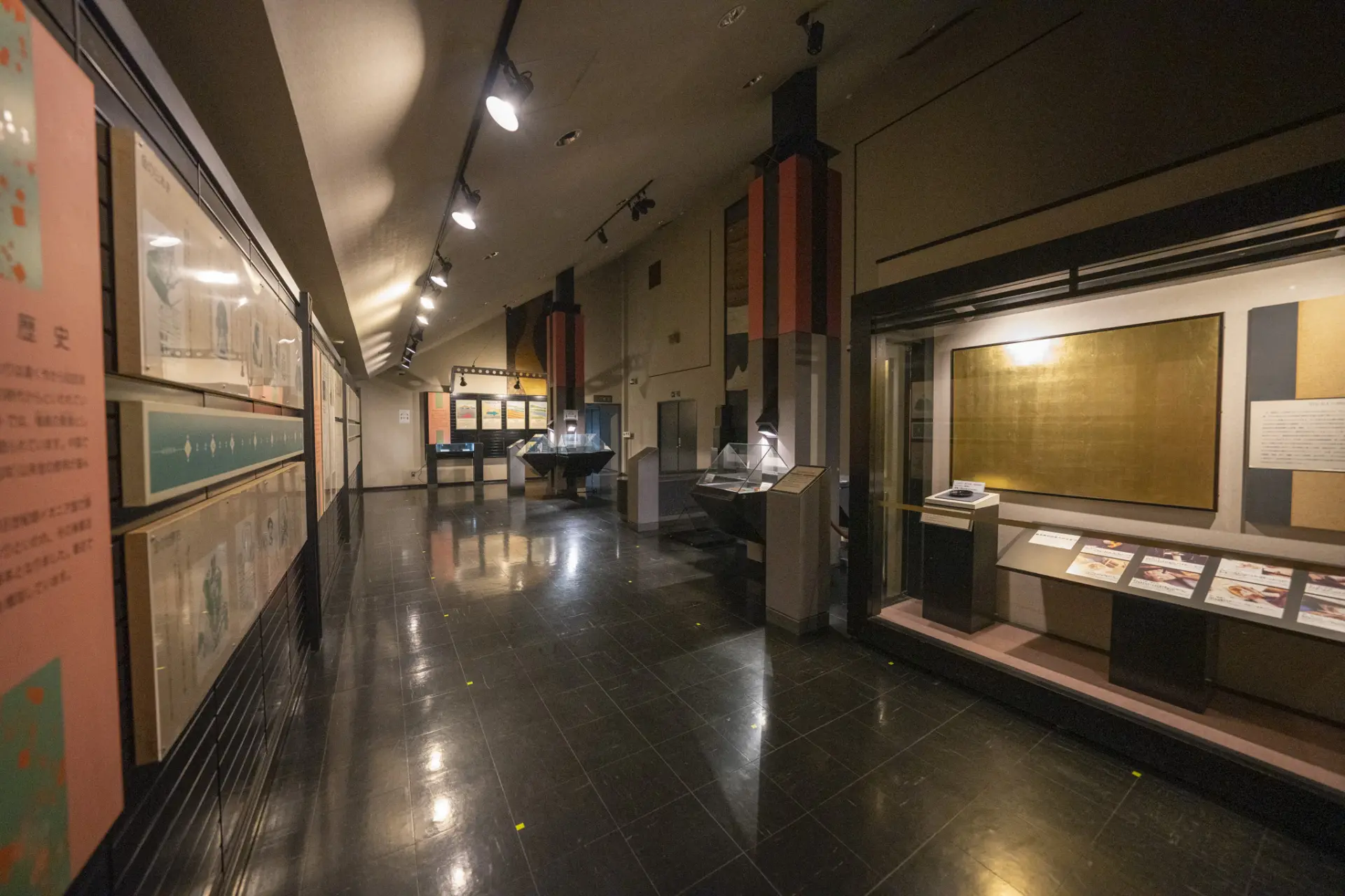 金の産地・佐渡の魅力を展示や砂金掘りで体感できる体験型施設