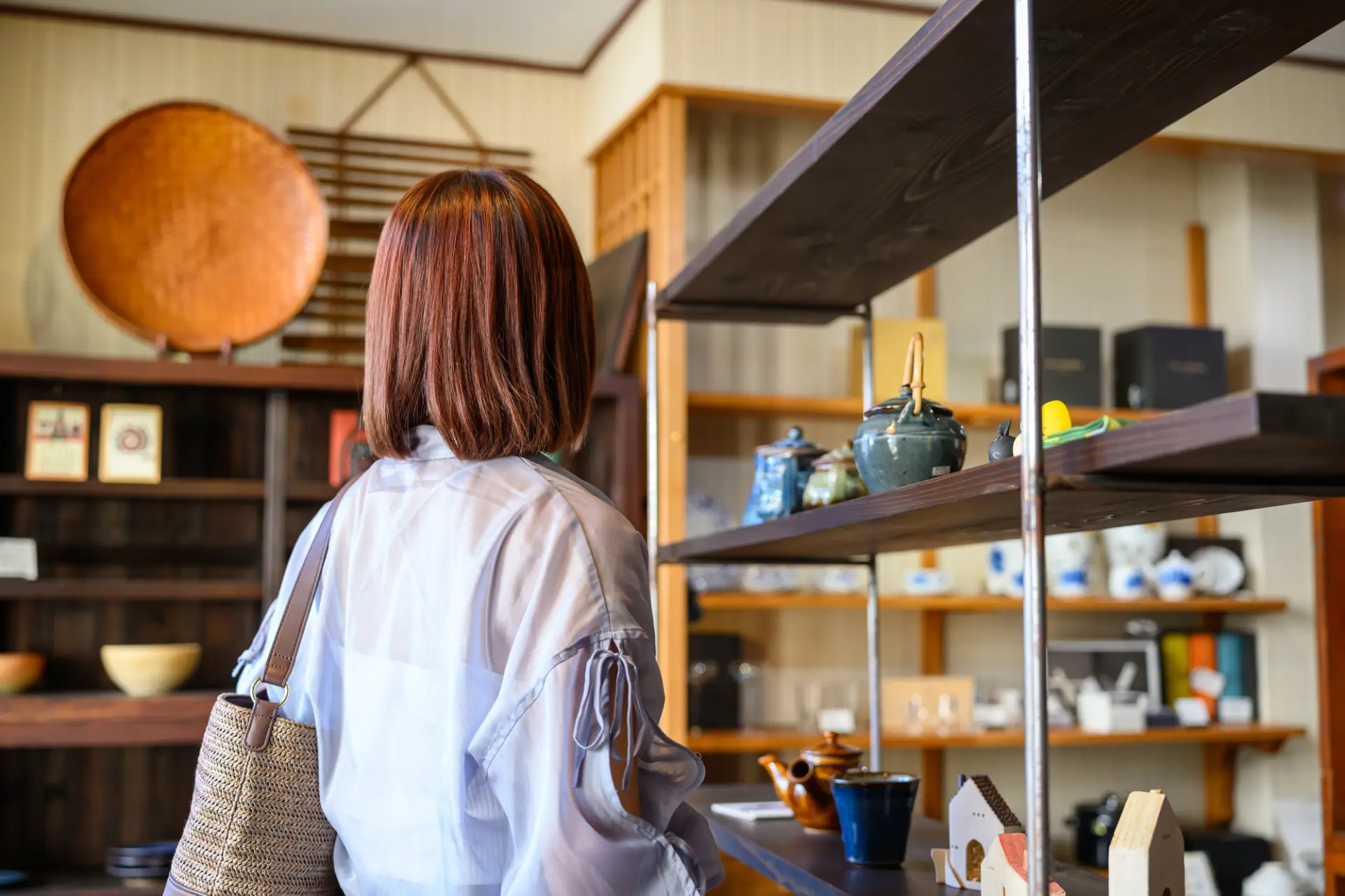 島内で作られた作品を購入できるアンテナショップ（※写真はイメージです）