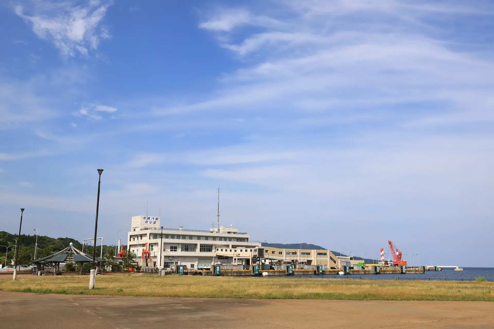 小木港ターミナル直結なので船の待ち時間にも立ち寄りやすい